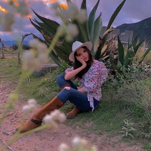 Meet your Posher, Carolina🐝